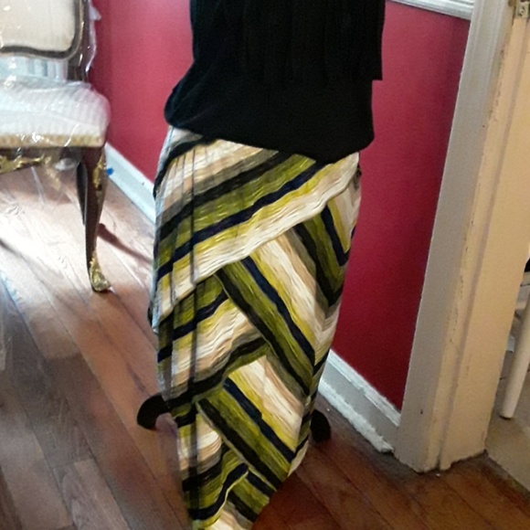 Pretty layered skirt, size L - Picture 2 of 6